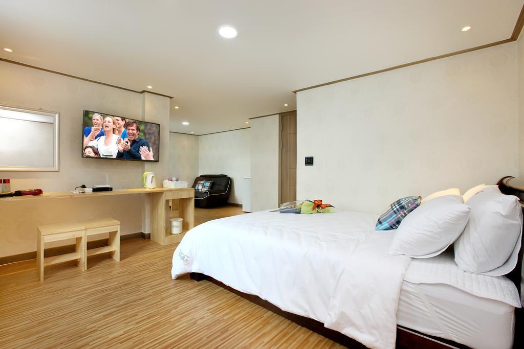 Traum Hotel & Condo Капхён Номер фото
